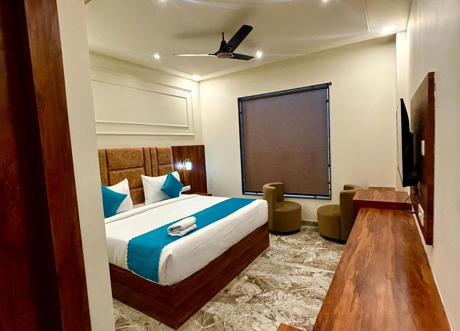 Hotel Majestic Heights Agra