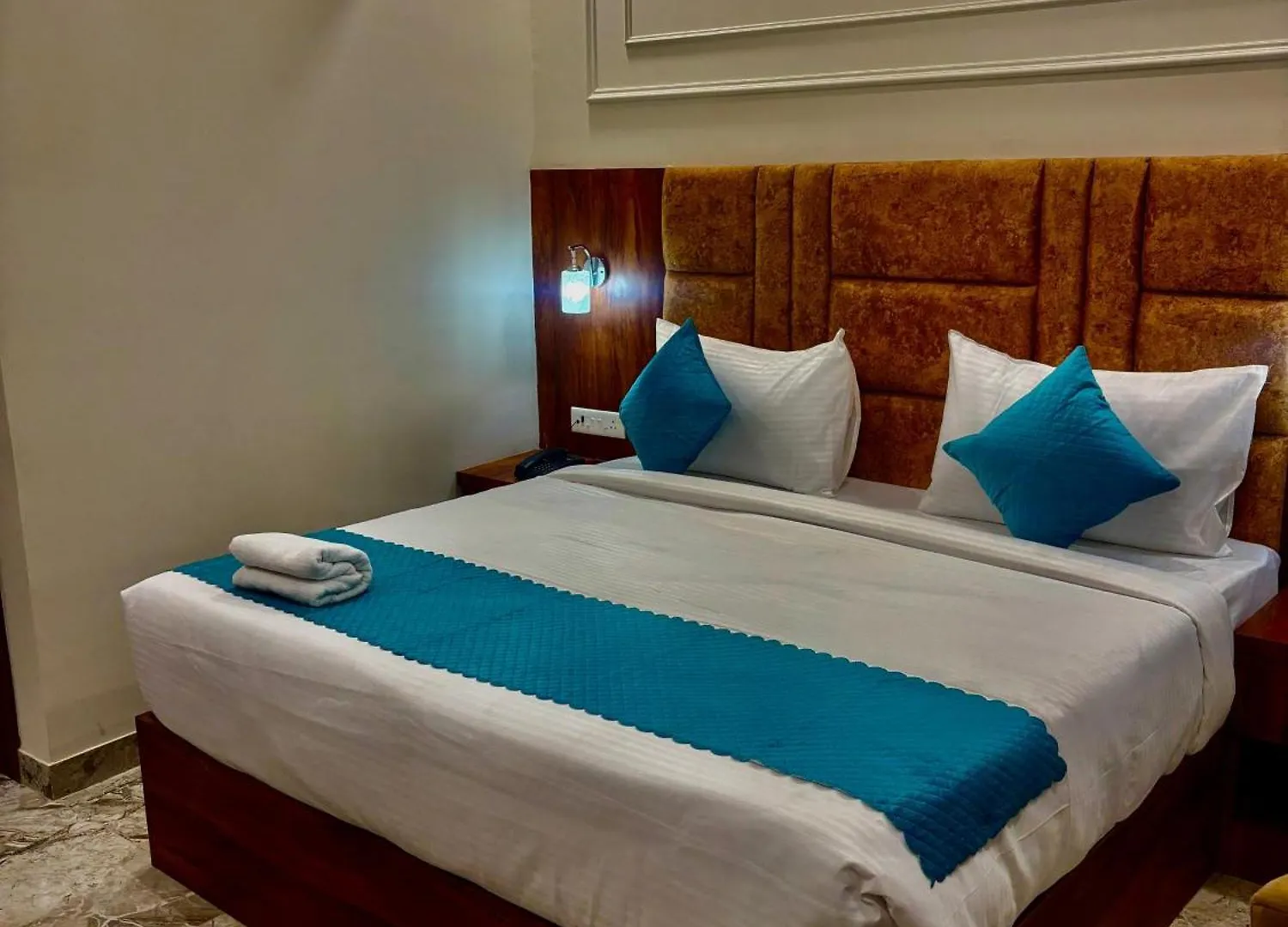 Hotel Majestic Heights Agra