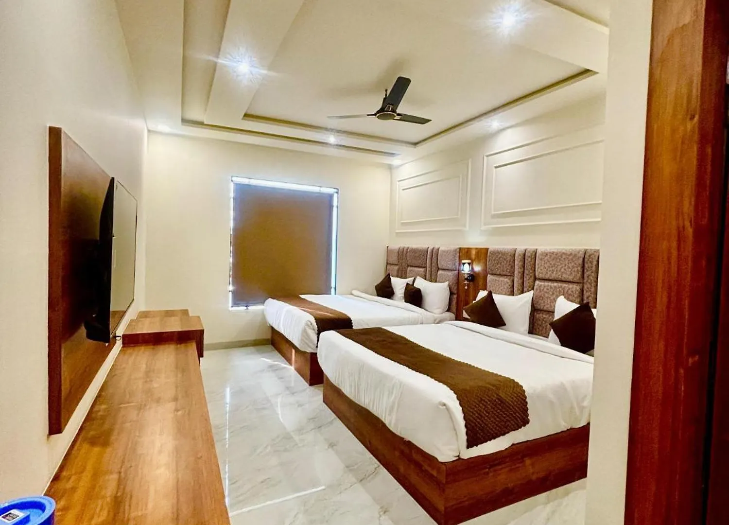Hotel Majestic Heights アーグラ