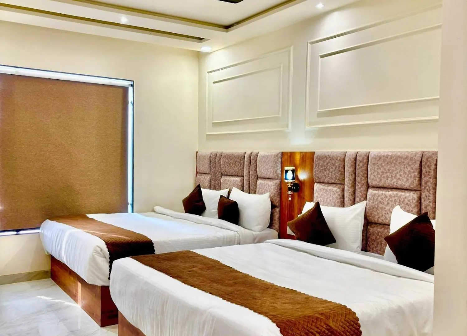 ***  Hotel Majestic Heights アーグラ インド